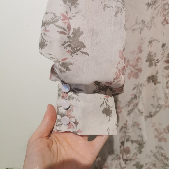 Rare Anthropologie Leith medium balloon sleeve high low sheer top - Picture 4 of 10